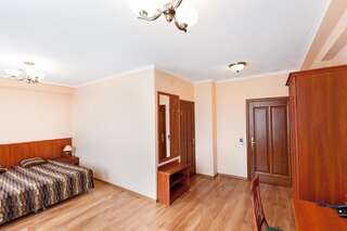 Гостиница Nart Нальчик Двухместный номер с 2 отдельными кроватями и видом на горы-3