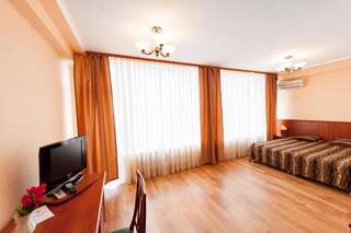 Гостиница Nart Нальчик Двухместный номер с 2 отдельными кроватями и видом на горы-4